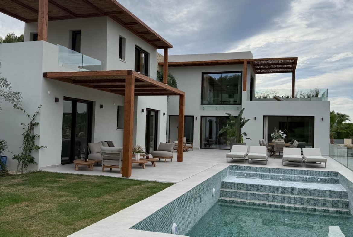 RE08-AOT4J3  Chalet/Villa en venta